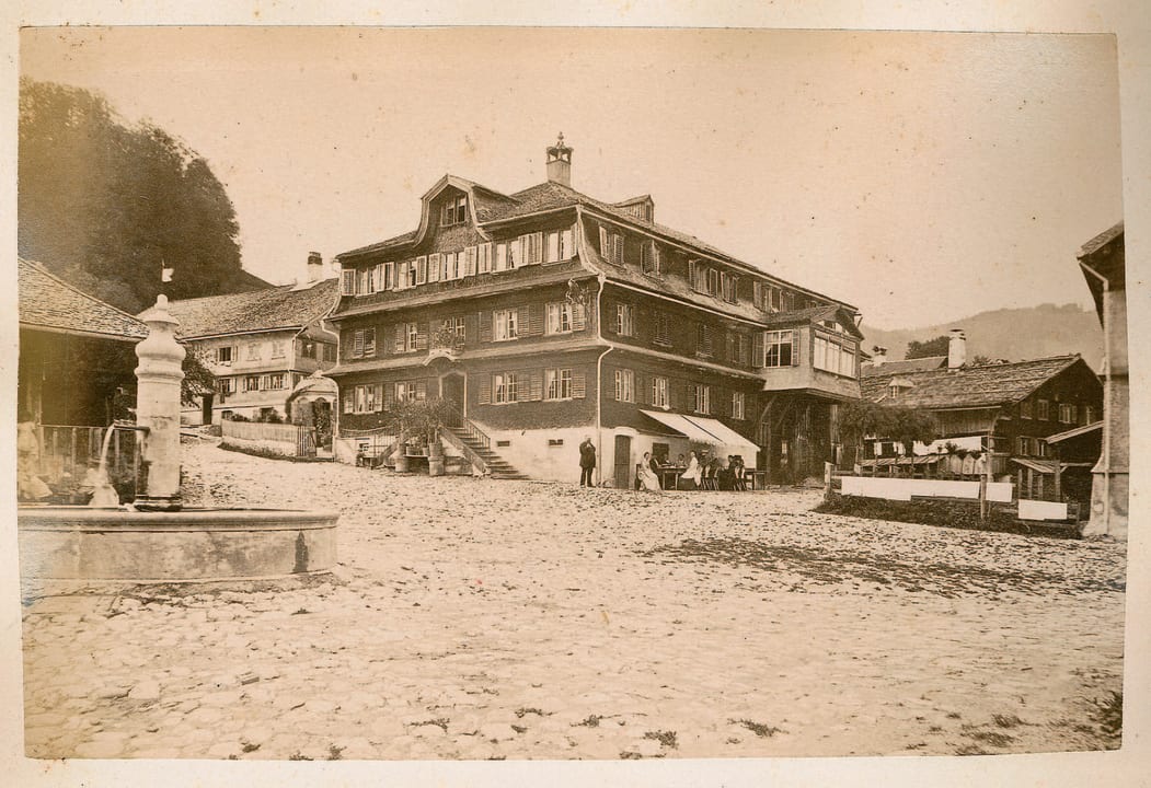 250 Jahre Tradition, Hausansicht vor vielen Jahren Hirschen Schwarzenberg - Fine Hotel, Restaurant & Spa
