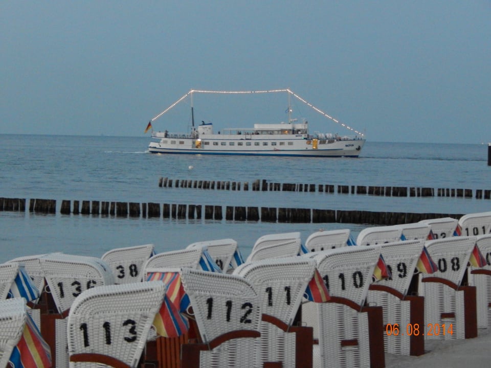 Ein Schiff kurz vor´m Anlegen Hotel Vier Jahreszeiten Kühlungsborn