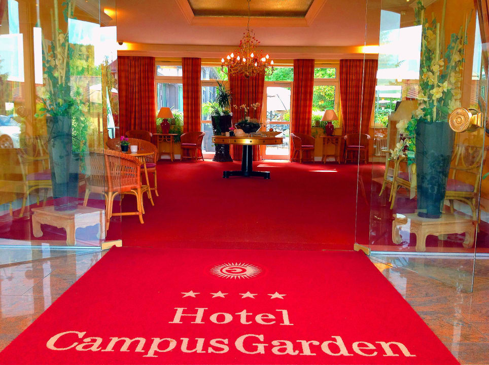 Eingang Hotel Campus Garden