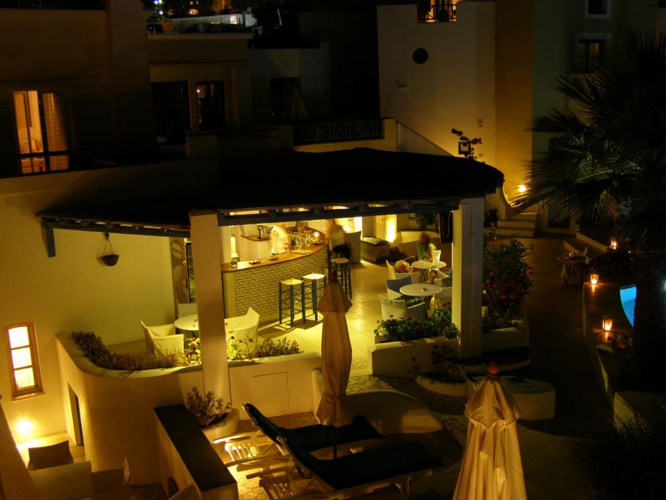 Die Bar bei Nacht Hotel Tamarix del Mar