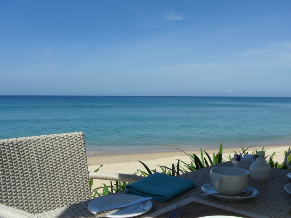 Blick aufs Meer vom Frühstückstisch Natai Beach Resort