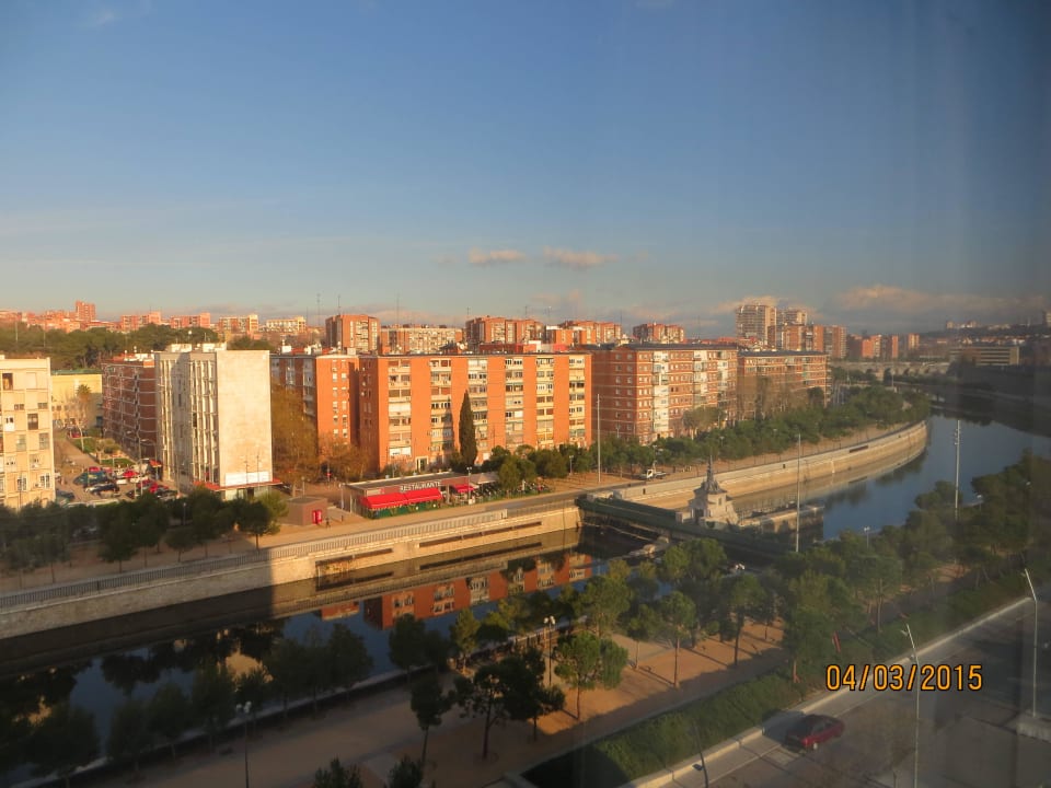 Der ausblick am Morgen an einem sonnigen Tag  NH Madrid Ribera del Manzanares