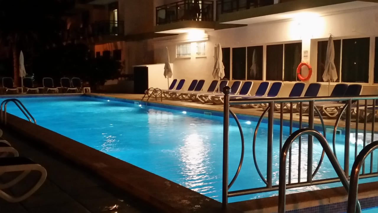 Pool R2 Veronica Beach Hotel