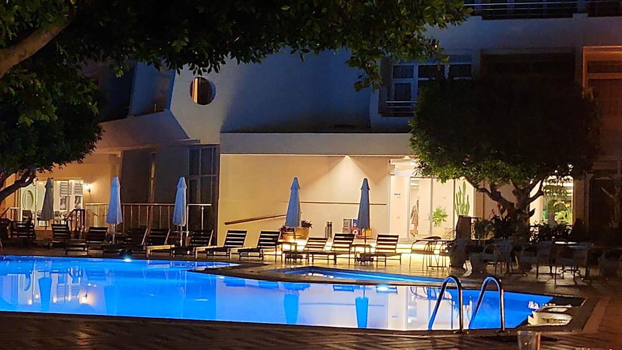 Pool Nerton Hotel - Erwachsenenhotel ab 16 Jahren