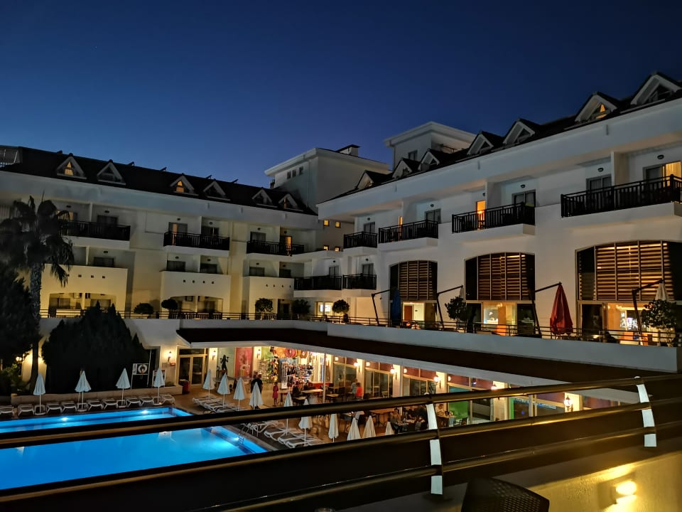 Pool Side Aquamarin Resort & Spa