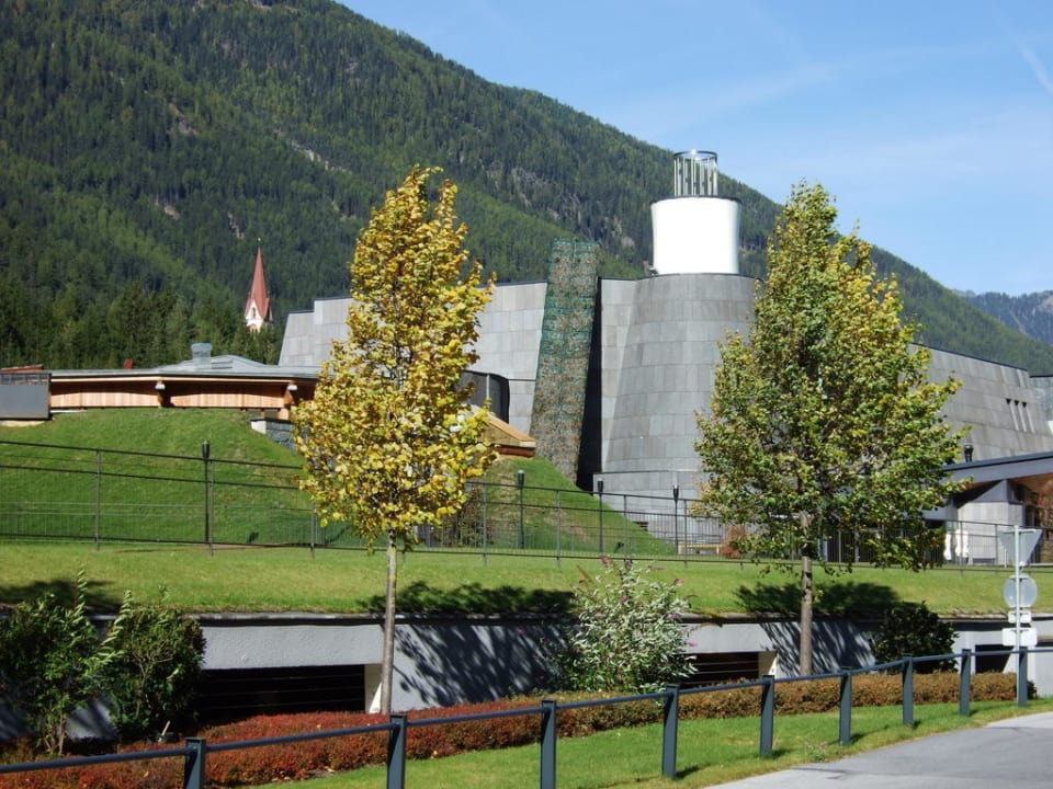 Therme von außen. AQUA DOME