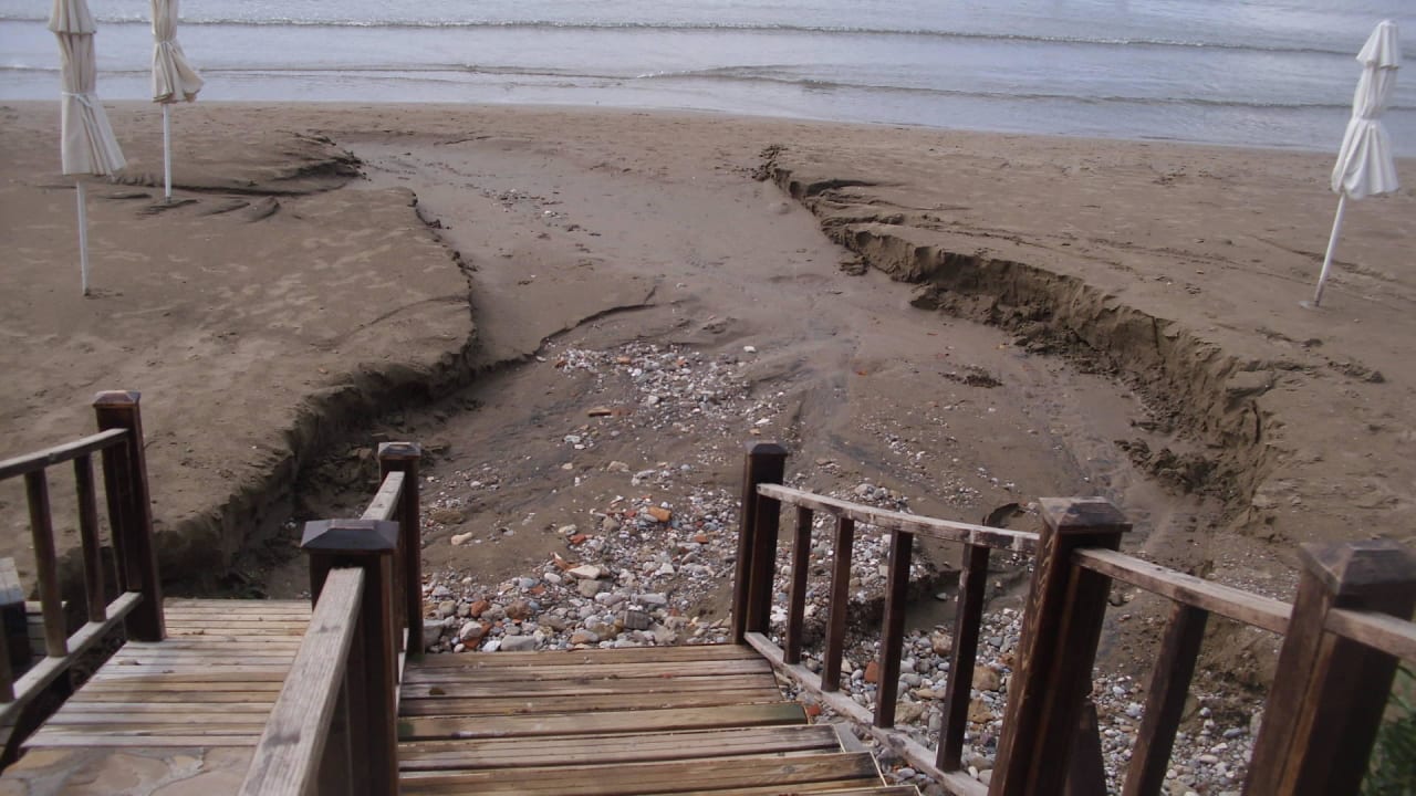 Auswirkung vom Gewitter Horus Paradise Luxury Resort & Club