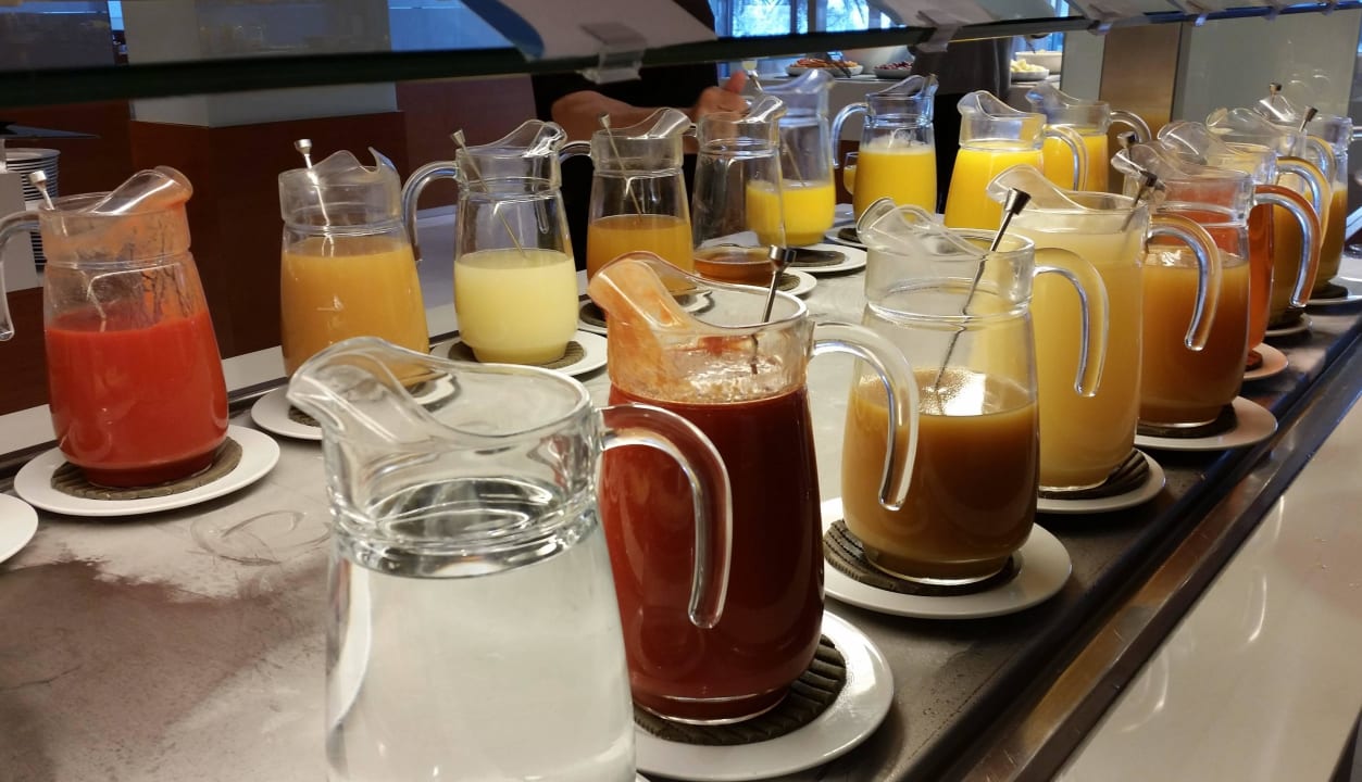 Saftauswahl beim Frühstück CM Castell de Mar