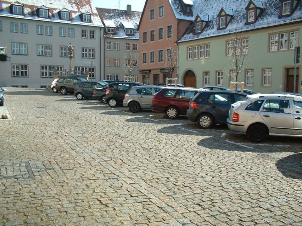 Parkplätze nach links Gasthof Butz