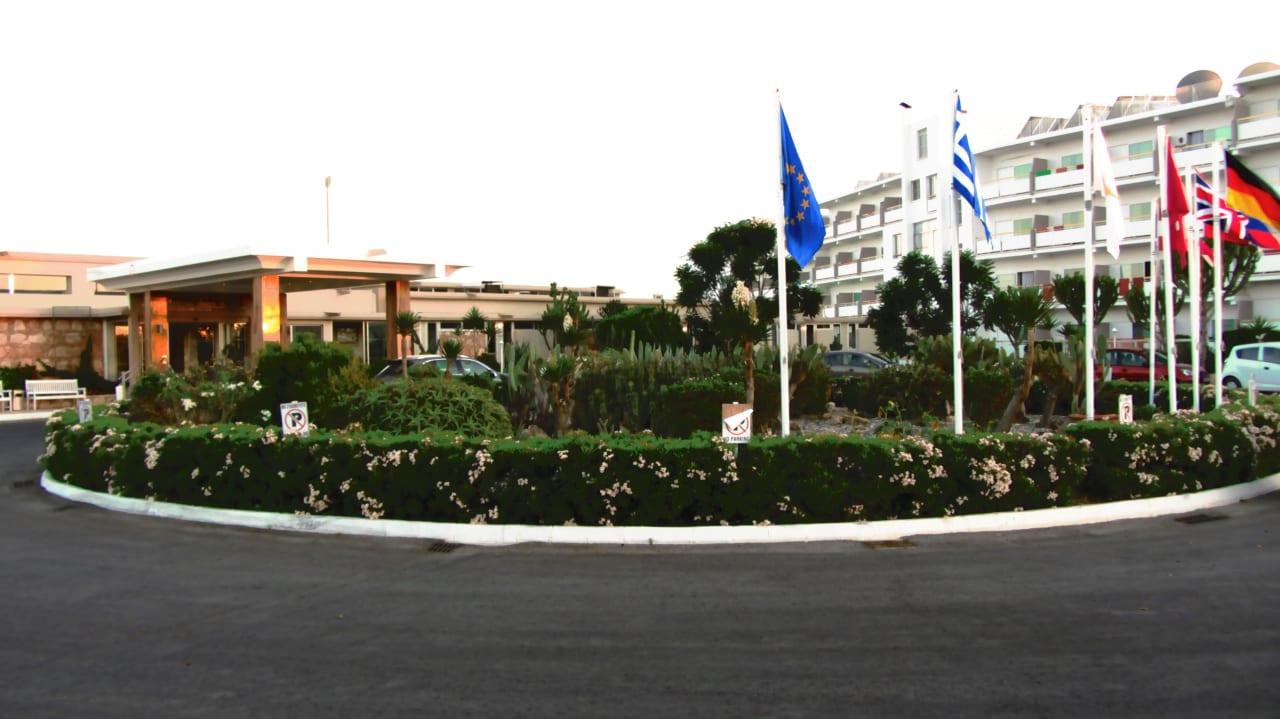 Eingang Hotel Asterias Beach