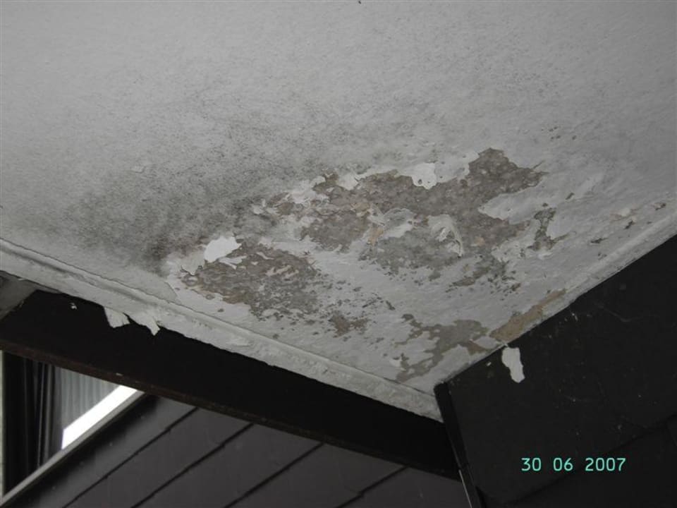 Blick nach oben an der Terrassentür Hotel Astenstübchen