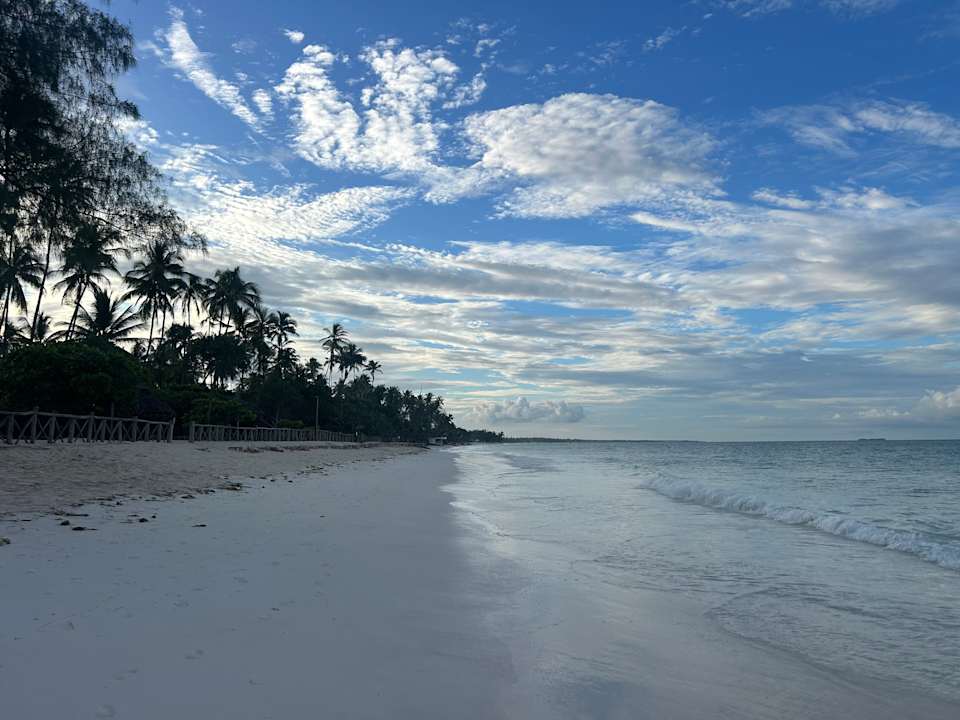 Strand Neptune Pwani Beach Resort & Spa