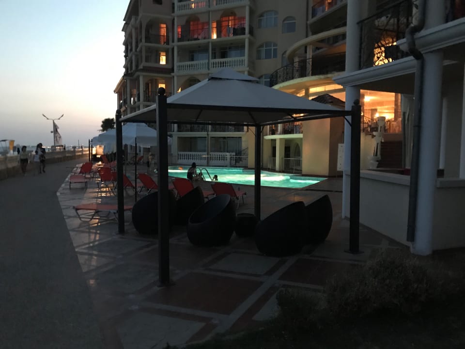 Pool Hotel Atrium Beach