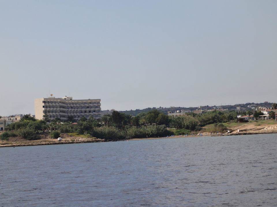 Hotelansicht vom Meer Crystal Springs Beach Hotel