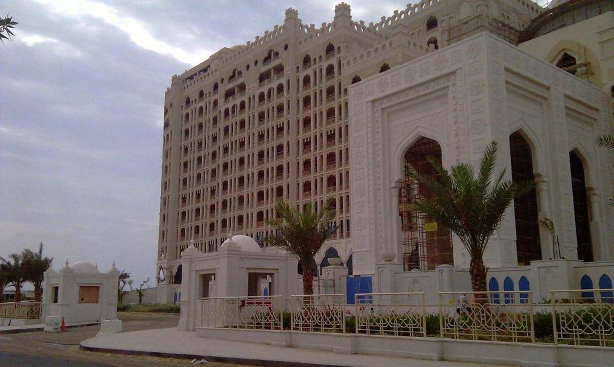 Hotelansicht Vorderseite Al Hamra Residence