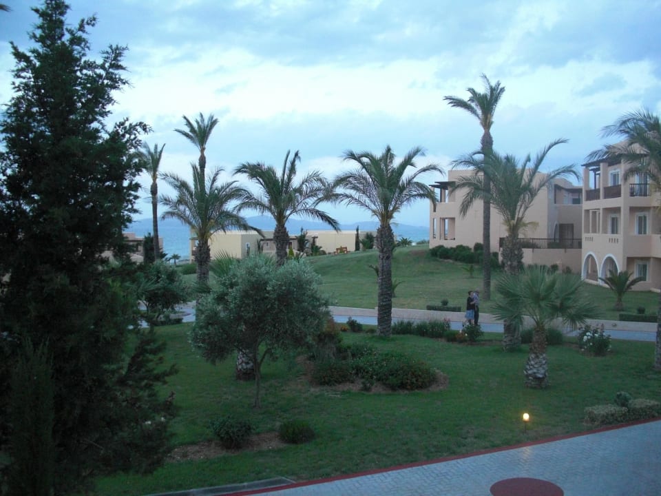 Weg Richtung Strand Hotel Horizon Beach Resort