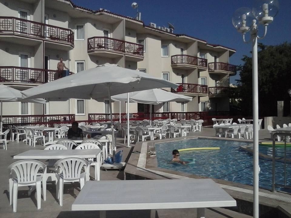 Blick auf das Zimmer-Gebäude Hotel Grand Vizon