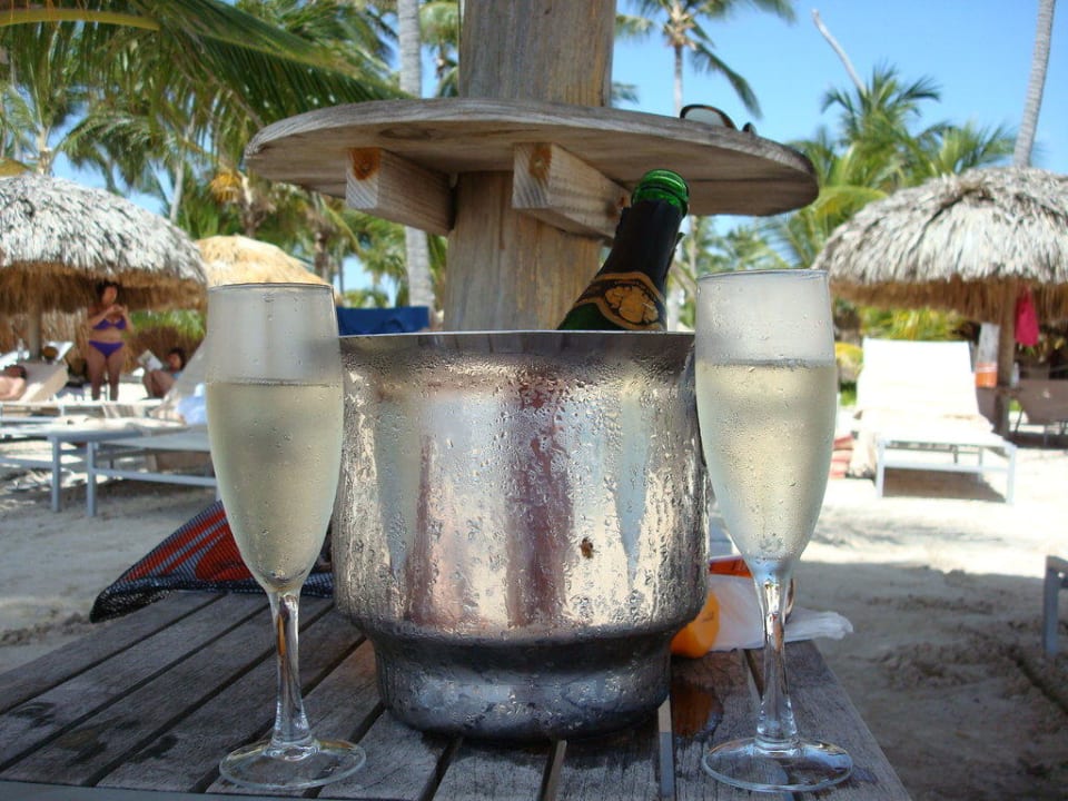 Das ist Luxus, Sekt am Strand Catalonia Royal Bavaro - Adults only