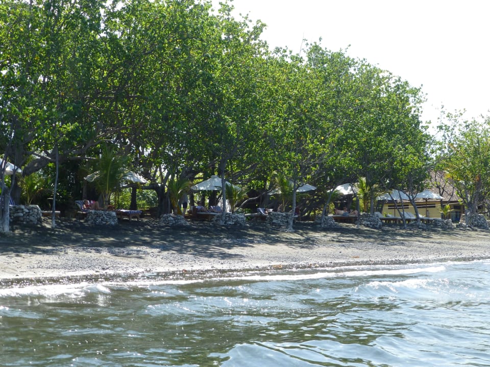 Liegen vom Meer aus Hotel Matahari Beach Resort & Spa