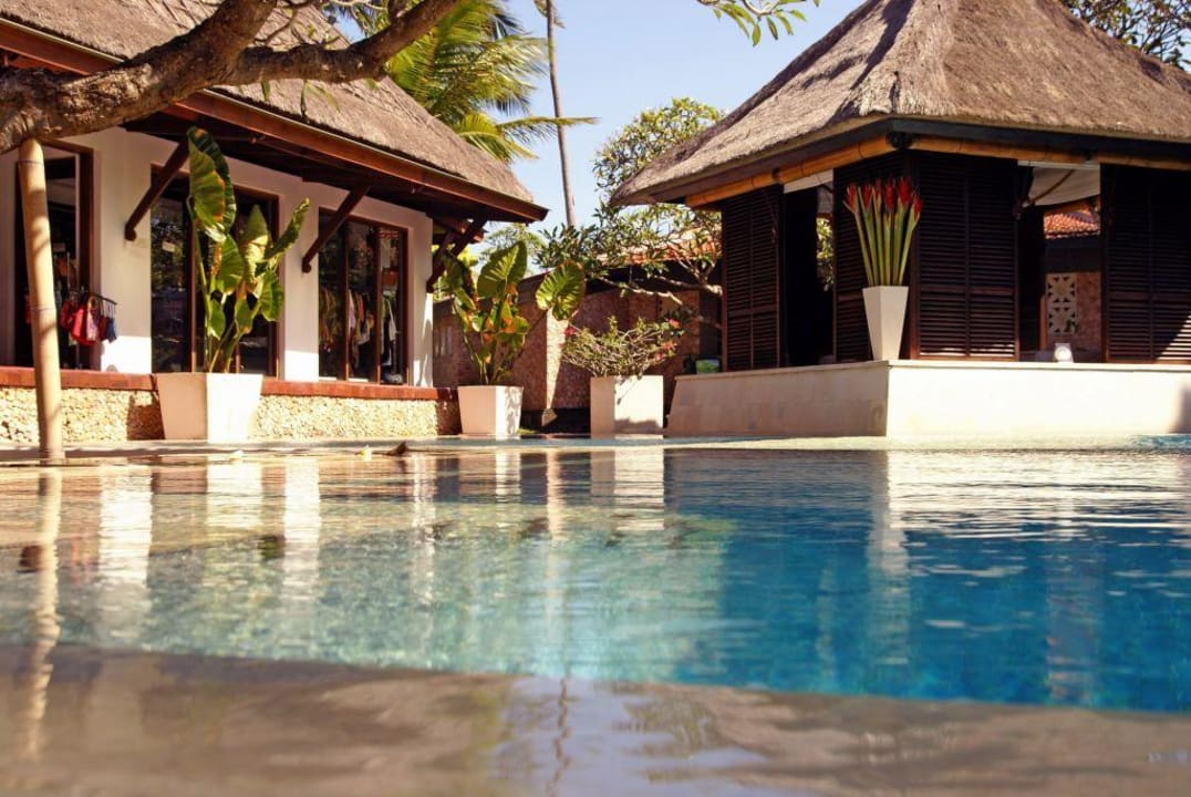 Ruhepool mit SPA Pavillon Puri Santrian