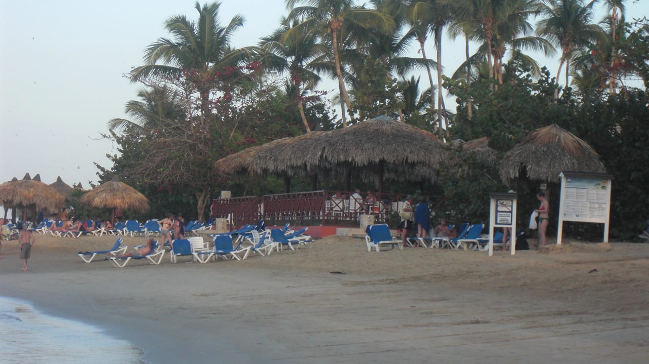 Strand morgens Bahia Principe Grand El Portillo