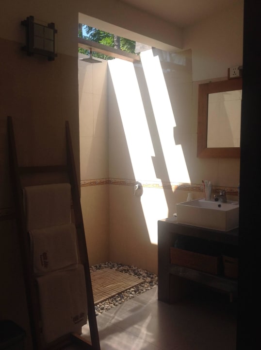 Duschen unter freiem Himmel... Chill Out Bungalows