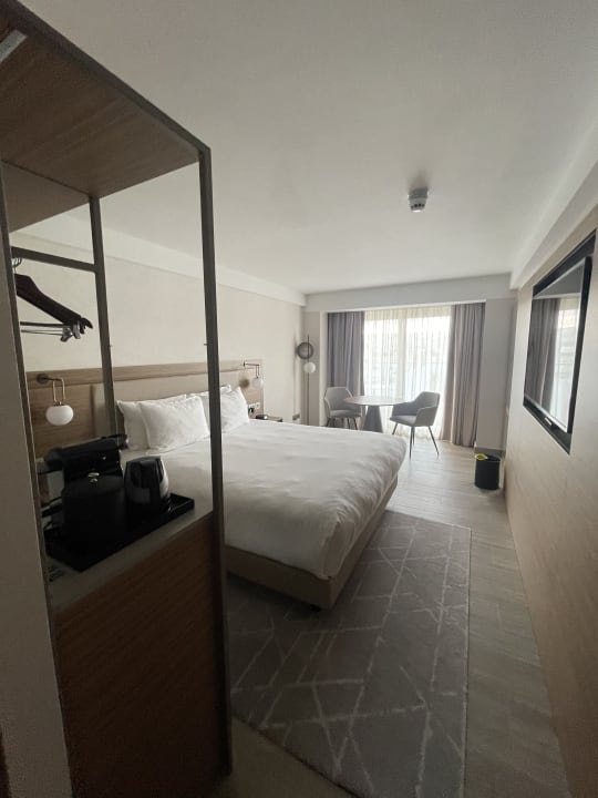 Zimmer AC Hotel by Marriott St Julian's