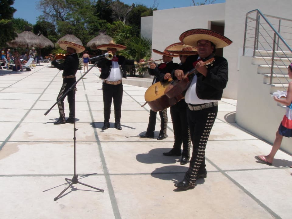 Mittags am Pool Grand Sirenis Riviera Maya Resort & Spa