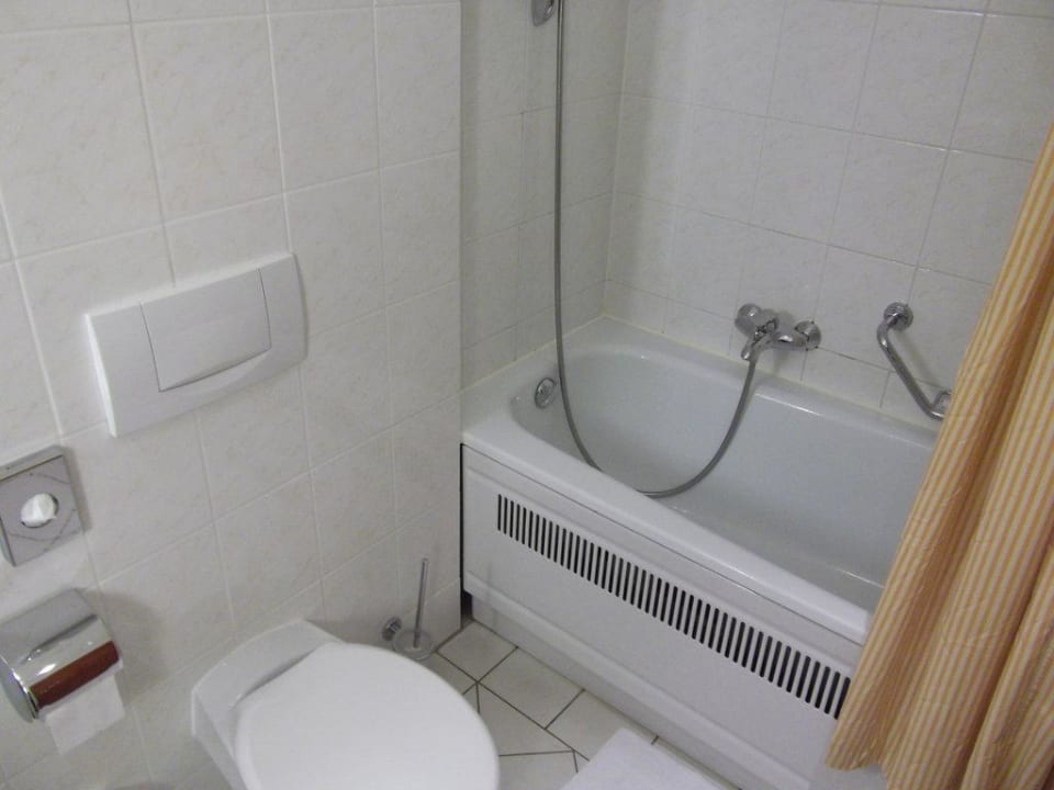 Badezimmer Renaissance Hamburg Hotel