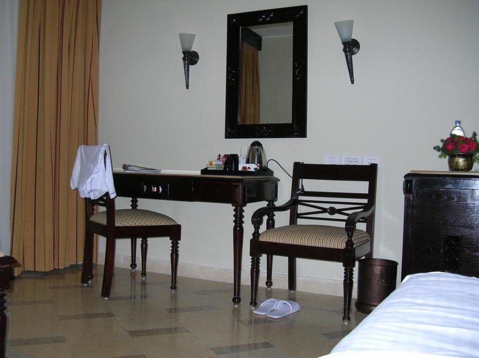 Zimmer - die Schreibecke Steigenberger ALDAU Beach Hotel