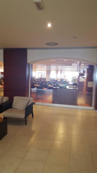 Blick in den Speiseraum von der Lobby Sol Príncipe