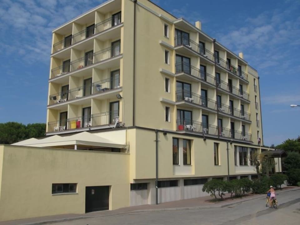 Hotel mit Eingang Hotel Fenix