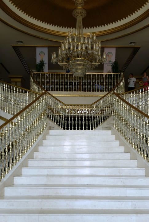Schön gestaltete Treppe Diamond Excellence Resort & Spa
