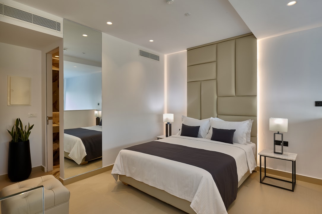 Zimmer City Lion by Semavί