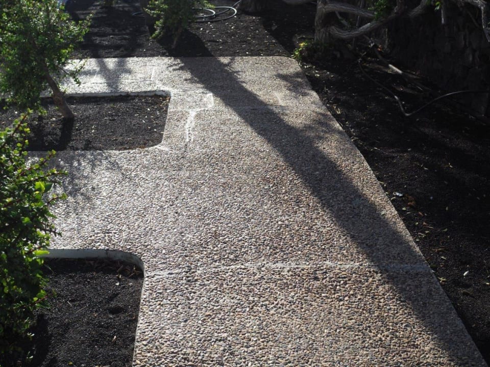 Risse in den Wegen der Anlage Hotel Hyde Park Lane