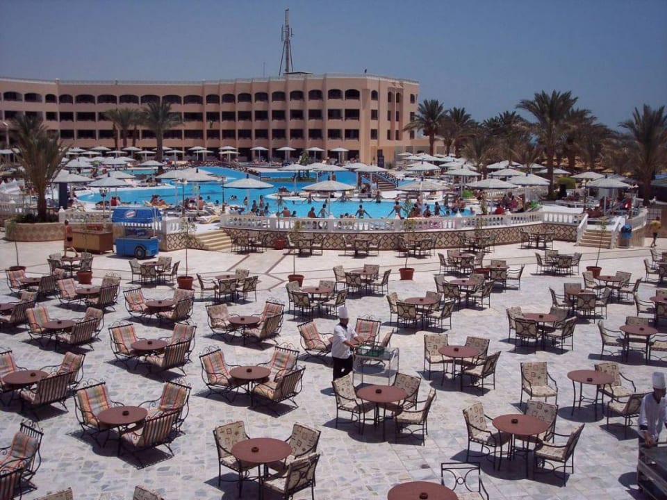 Blick auf die Poolanlage Beach Albatros Resort