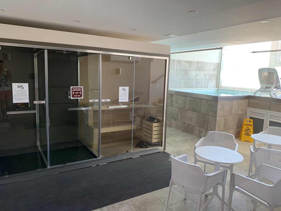 Pool 115 The Strand Hotel