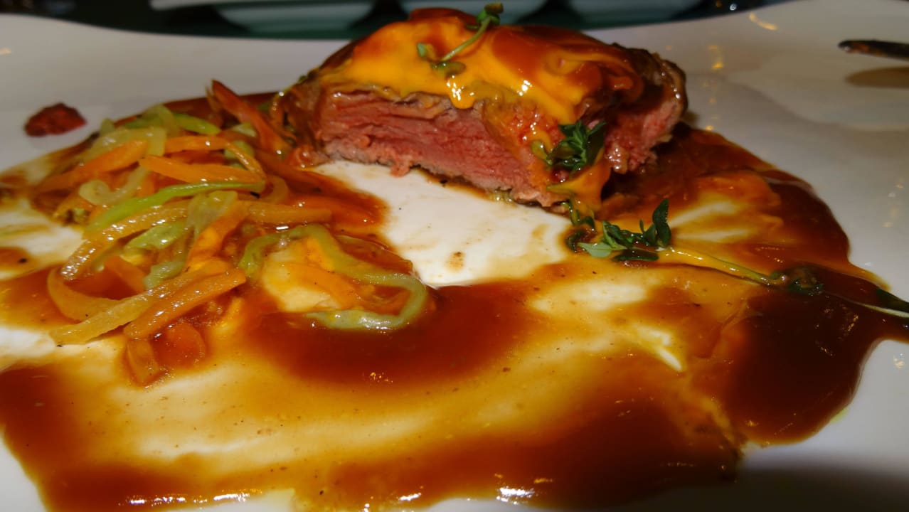 Im Themenrestaurant - 1. Rindersteak - ganz zart  Sunis Kumköy Beach Resort Hotel & Spa