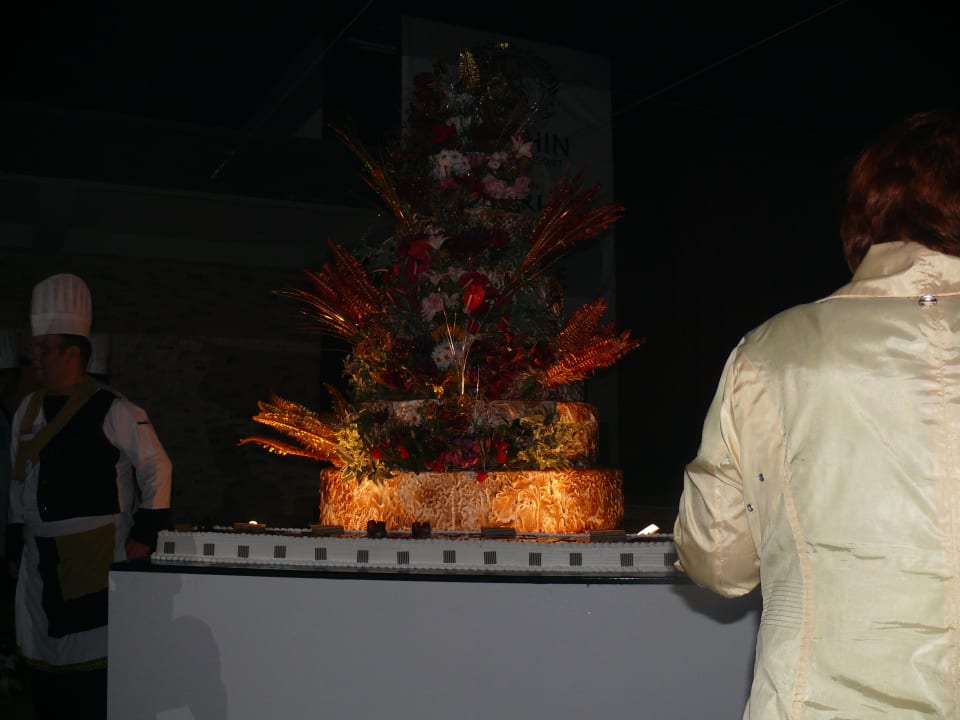 Riesen Torte Hotel Delphin Imperial