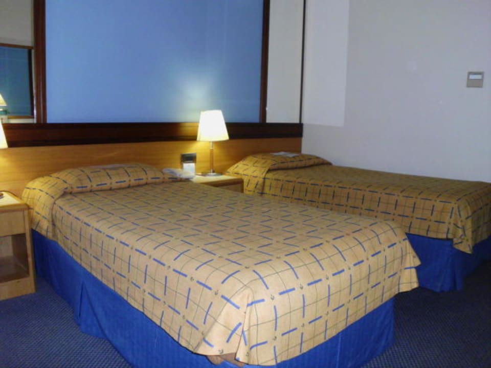 Einzelbett Constantinou Bros Athena Royal Beach Hotel