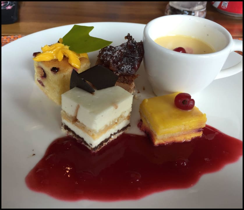 Desertauswahl Ajman Saray, a Luxury Collection Resort