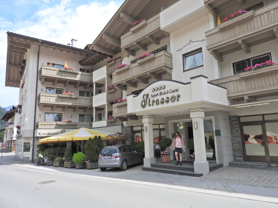 Eingang Hotel Garni Strasser