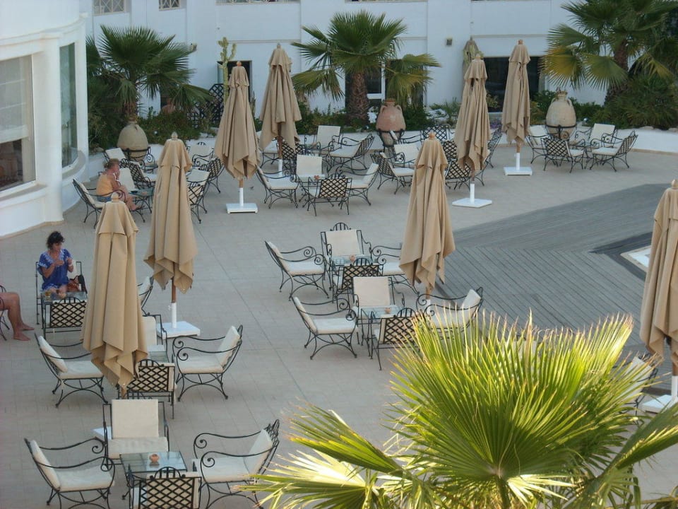 Kaffee und Aussenbarbereich Hotel Thalassa Mahdia