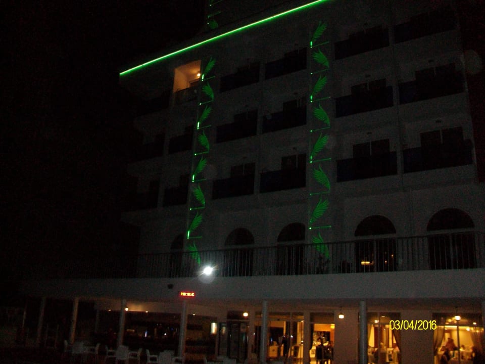 Hotel bei Nacht Palm World Side Resort & Spa