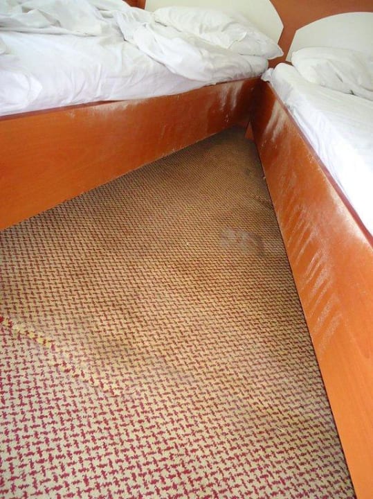 Unter dem Bett Hotel Zefir Beach