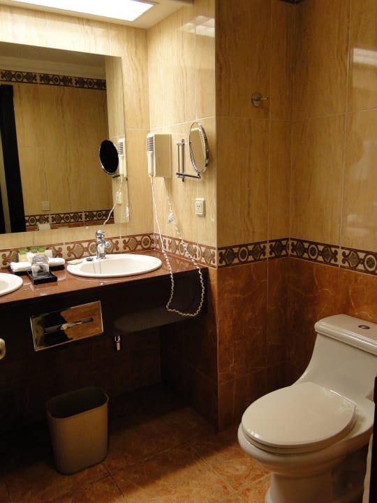 Komfortables und sauberes Bad Hotel Riu Palace Tropical Bay