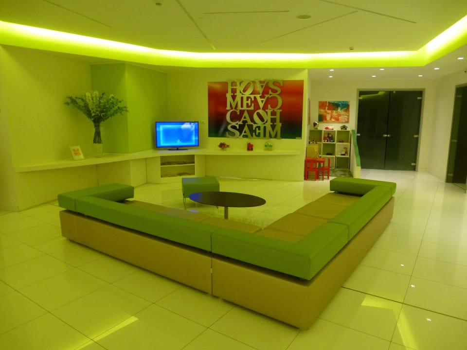 Sitzecke im Foyer ibis Styles Hotel Milano Melegnano