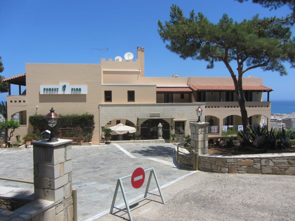 Haupteingang Hotel Forest Park