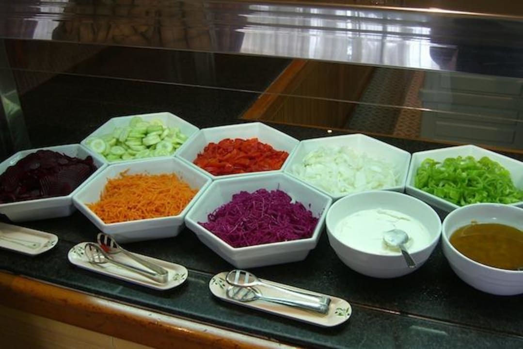 Teil des Buffets Occidental Ibiza
