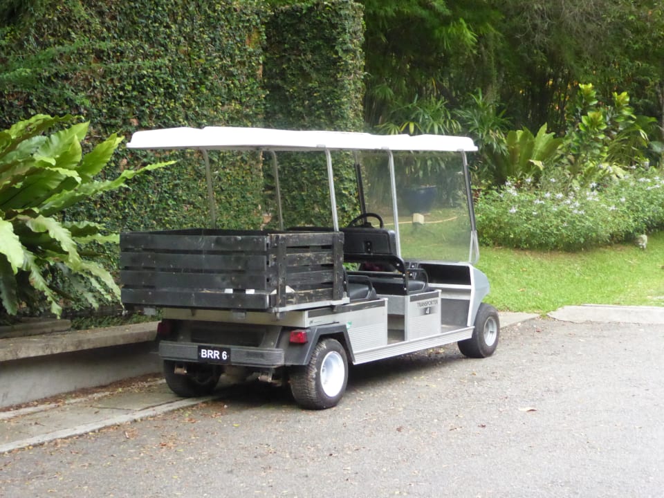 Buggy in der Hotelanlage Hotel Belum Rainforest Resort